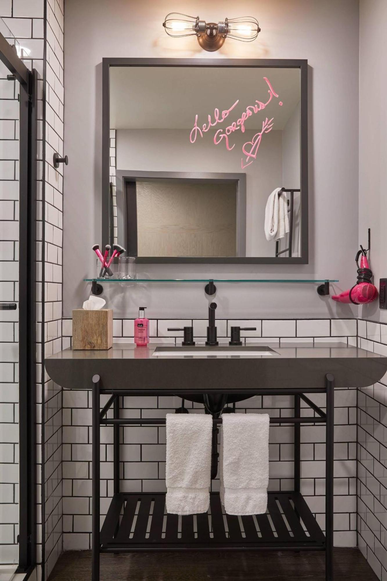 Moxy Midtown Hotel 4*